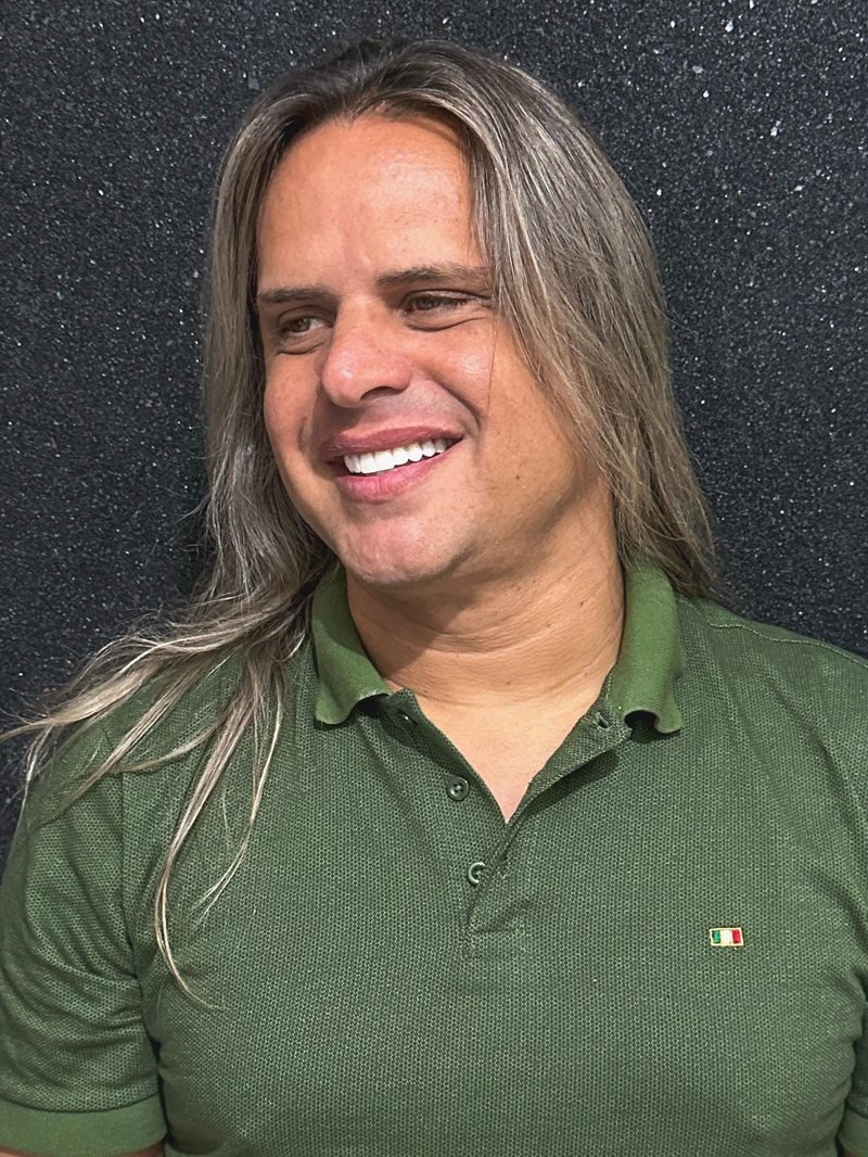 Marlus Viana, cantor